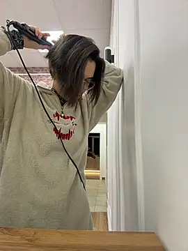 Snapshot of VioletAsh chatting on January 19, 2026, 4:27 am VioletAsh online show from January 19, 2026, 4:27 am