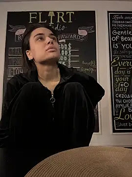 Snapshot of VioletAsh chatting on February 3, 2026, 6:51 am VioletAsh online show from February 3, 2026, 6:51 am