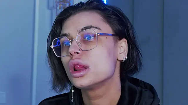 Snapshot of VioletAsh chatting on February 7, 2026, 4:27 am VioletAsh online show from February 7, 2026, 4:27 am