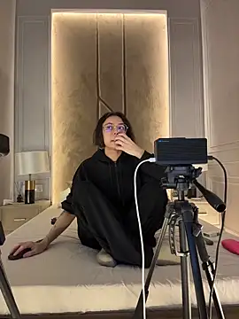 Snapshot of VioletAsh chatting on February 9, 2026, 4:16 am VioletAsh online show from February 9, 2026, 4:16 am