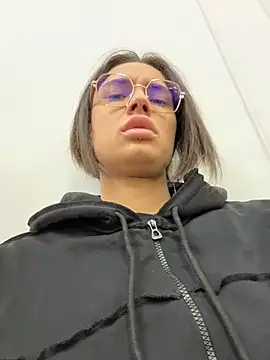 Snapshot of VioletAsh chatting on February 10, 2026, 4:27 am VioletAsh online show from February 10, 2026, 4:27 am