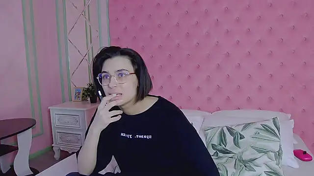 Snapshot of VioletAsh chatting on March 1, 2026, 5:09 am VioletAsh online show from March 1, 2026, 5:09 am