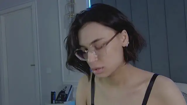 VioletAsh online show from April 2, 2026, 4:21 am