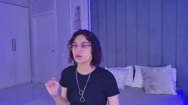 VioletAsh online show from June 11, 2026, 4:32 am