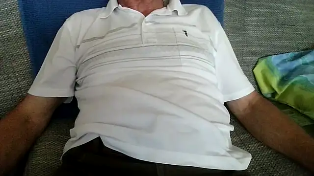 Snapshot of velikifant7 chatting on April 28, 2026, 4:23 pm velikifant7 online show from April 28, 2026, 4:23 pm