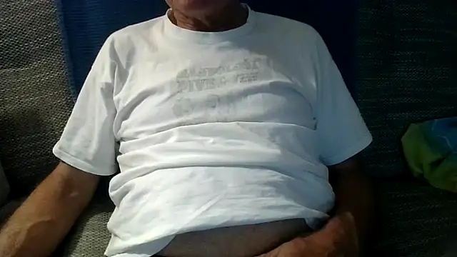 Snapshot of velikifant7 chatting on May 4, 2026, 5:53 pm velikifant7 online show from May 4, 2026, 5:53 pm
