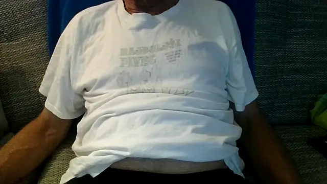 Snapshot of velikifant7 chatting on June 3, 2026, 5:40 pm velikifant7 online show from June 3, 2026, 5:40 pm