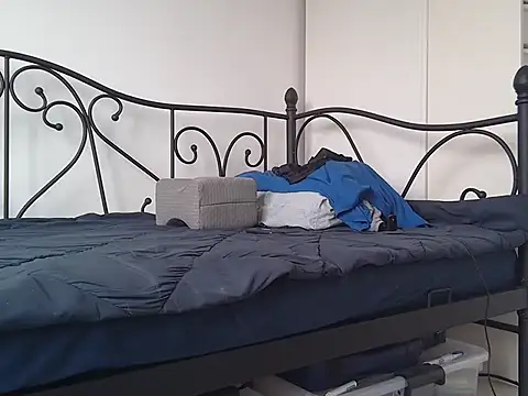 Handsomernguy online show from February 16, 2026, 8:32 am