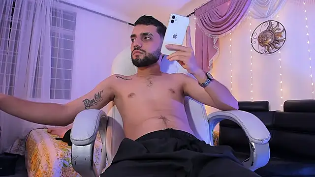 Snapshot of Jeremyy_Boy chatting on October 9, 2025, 2:31 am Jeremyy Boy online show from October 9, 2025, 2:31 am