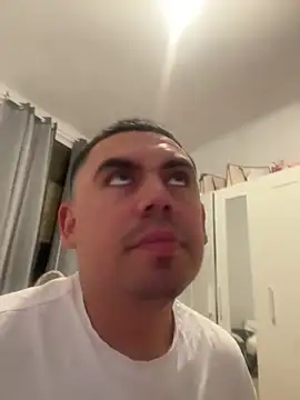 davidxxx099 online show from April 15, 2026, 10:21 pm