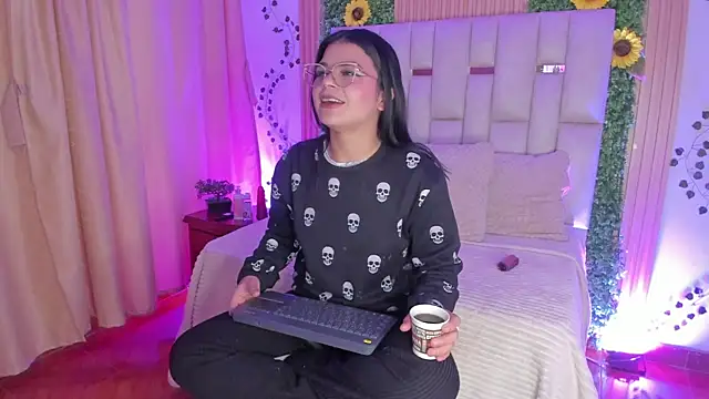 Jade Nmm online show from November 6, 2025, 1:01 pm