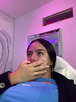 Snapshot of EmilyHarperr chatting on October 21, 2025, 11:33 am EmilyHarperr online show from October 21, 2025, 11:33 am