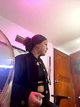 Snapshot of EmilyHarperr chatting on October 22, 2025, 11:32 am EmilyHarperr online show from October 22, 2025, 11:32 am