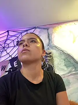 Snapshot of EmilyHarperr chatting on October 29, 2025, 11:34 am EmilyHarperr online show from October 29, 2025, 11:34 am