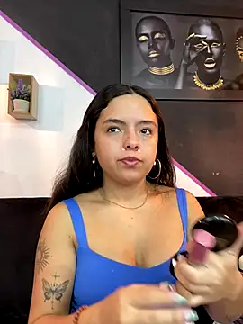 Snapshot of EmilyHarperr chatting on November 8, 2025, 12:05 pm EmilyHarperr online show from November 8, 2025, 12:05 pm