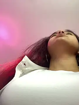 Snapshot of EmilyHarperr chatting on November 12, 2025, 11:32 am EmilyHarperr online show from November 12, 2025, 11:32 am