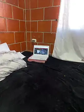 Emma  cumlovee online show from October 24, 2025, 9:00 pm