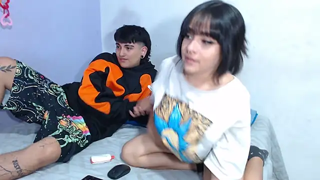 onixandghosty1 online show from December 4, 2025, 7:11 pm