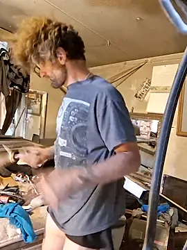 bearded cross online show from April 7, 2026, 3:12 pm