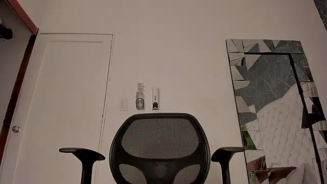angel bllack online show from September 17, 2025, 3:52 am