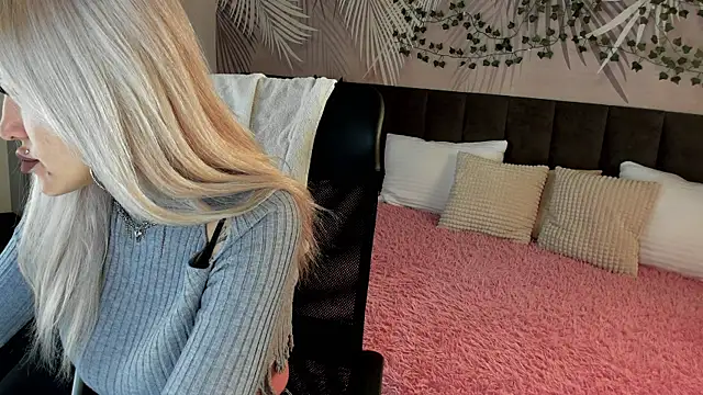 Snapshot of Kira_Key chatting on October 31, 2025, 2:01 am Kira Key online show from October 31, 2025, 2:01 am