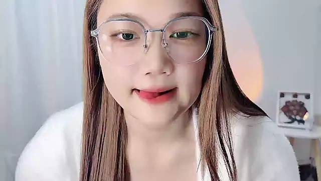 Snapshot of Dec-7758 chatting on September 23, 2025, 6:11 pm Dec-7758 online show from September 23, 2025, 6:11 pm