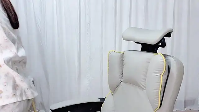 Snapshot of Dec-7758 chatting on October 27, 2025, 7:23 am Dec-7758 online show from October 27, 2025, 7:23 am