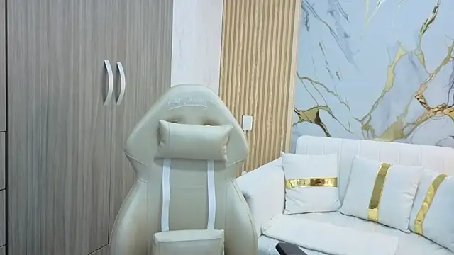 Snapshot of Madam_Hott chatting on September 18, 2025, 3:41 am Madam Hott online show from September 18, 2025, 3:41 am