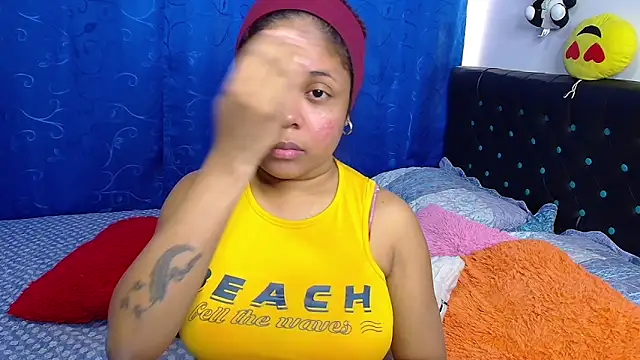 melikaronit2 online show from December 15, 2025, 4:55 pm