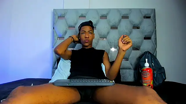 tiago xxx  online show from October 4, 2025, 8:07 pm