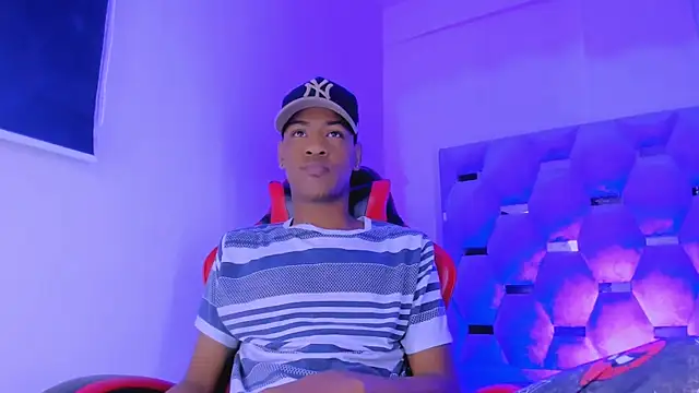 tiago xxx  online show from October 23, 2025, 9:35 pm