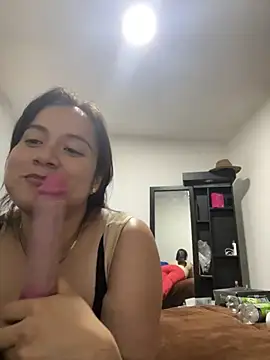 Snapshot of Leonis_0 chatting on October 23, 2025, 2:44 am Leonis 0 online show from October 23, 2025, 2:44 am