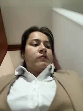 Snapshot of Leonis_0 chatting on November 6, 2025, 2:12 am Leonis 0 online show from November 6, 2025, 2:12 am