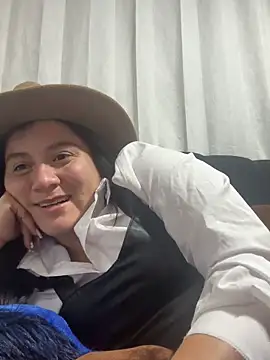 Snapshot of Leonis_0 chatting on November 8, 2025, 2:12 am Leonis 0 online show from November 8, 2025, 2:12 am