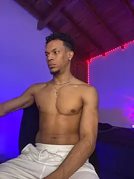 Snapshot of RickKrong_ chatting on November 9, 2025, 9:35 pm RickKrong online show from November 9, 2025, 9:35 pm