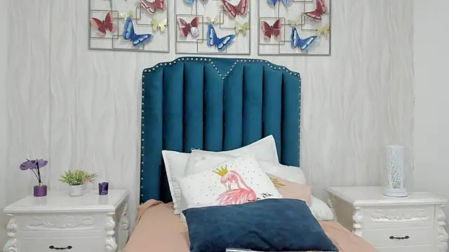 Alison Carde05 online show from October 16, 2025, 7:37 pm