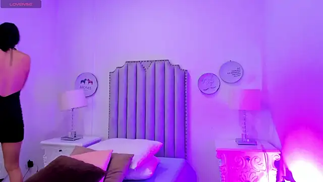 Alison Carde05 online show from April 8, 2026, 7:03 pm