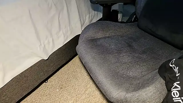 Snapshot of catt18 chatting on November 11, 2025, 2:50 pm catt18 online show from November 11, 2025, 2:50 pm