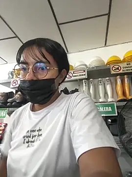 Kyra  Rose online show from November 28, 2025, 7:05 pm