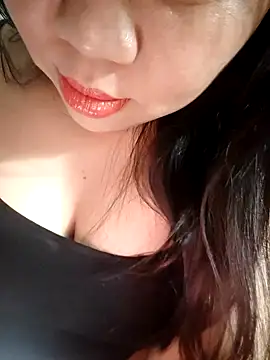 Snapshot of Julyy08 chatting on October 20, 2025, 9:43 am Julyy08 online show from October 20, 2025, 9:43 am