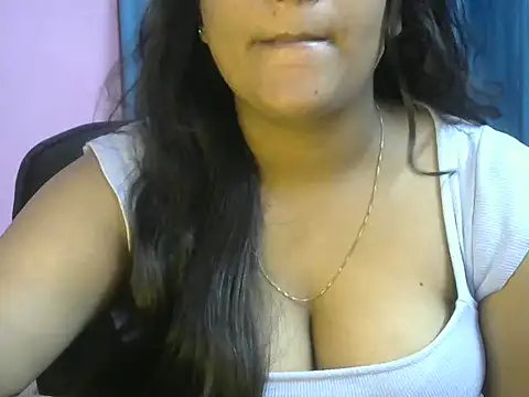 Snapshot of Queenxxx98 chatting on November 9, 2025, 7:23 pm Queenxxx98 online show from November 9, 2025, 7:23 pm