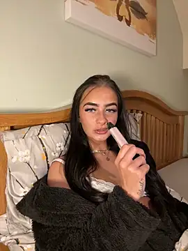 Spicy-Rosie20 online show from May 13, 2026, 4:32 am