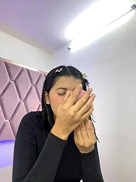 Snapshot of MaskedGirl_ chatting on September 28, 2025, 11:59 am MaskedGirl online show from September 28, 2025, 11:59 am