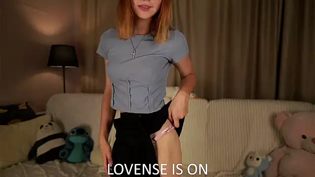 Snapshot of BritniBers chatting on September 22, 2025, 12:51 pm BritniBers online show from September 22, 2025, 12:51 pm