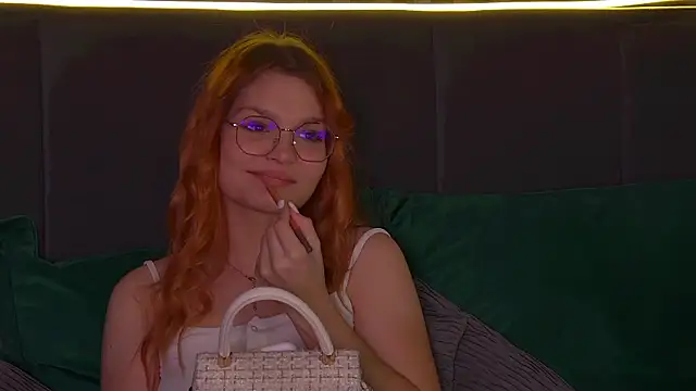 Snapshot of BellaMarebelle chatting on September 21, 2025, 4:14 am BellaMarebelle online show from September 21, 2025, 4:14 am