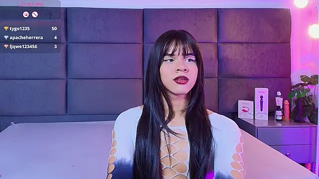 Snapshot of Slenna_Moon chatting on January 19, 2026, 3:10 am Slenna Moon online show from January 19, 2026, 3:10 am