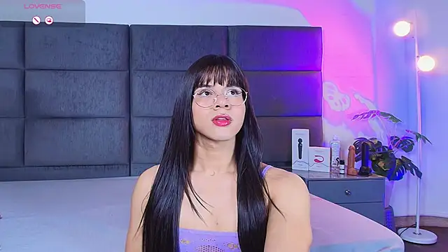 Snapshot of Slenna_Moon chatting on February 8, 2026, 1:53 am Slenna Moon online show from February 8, 2026, 1:53 am