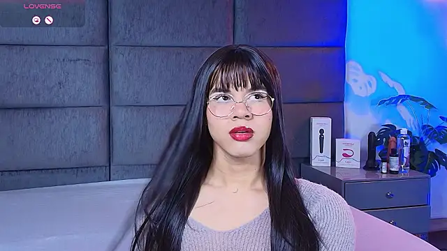 Snapshot of Slenna_Moon chatting on February 17, 2026, 1:02 am Slenna Moon online show from February 17, 2026, 1:02 am