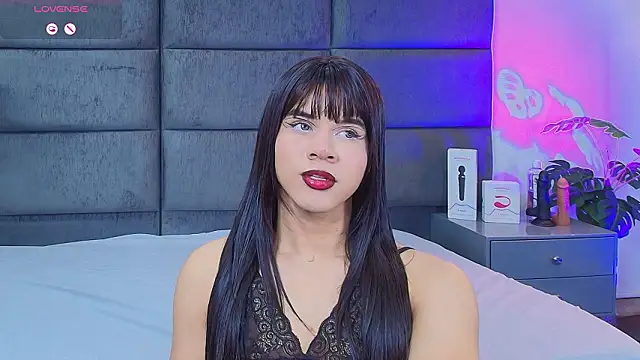 Snapshot of Slenna_Moon chatting on February 19, 2026, 1:23 am Slenna Moon online show from February 19, 2026, 1:23 am