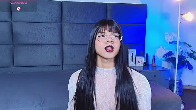 Snapshot of Slenna_Moon chatting on February 27, 2026, 11:27 pm Slenna Moon online show from February 27, 2026, 11:27 pm